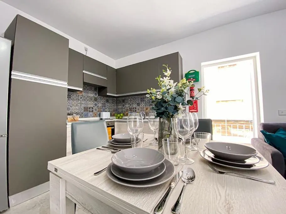 Lovely 1- Bedroom Apartment In Floriana Malta