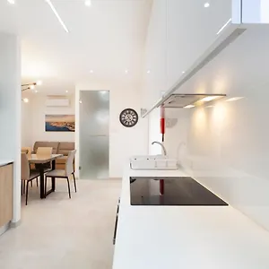 Appartamento Fl56 - New 3storey House - Private Entrance & Roof
