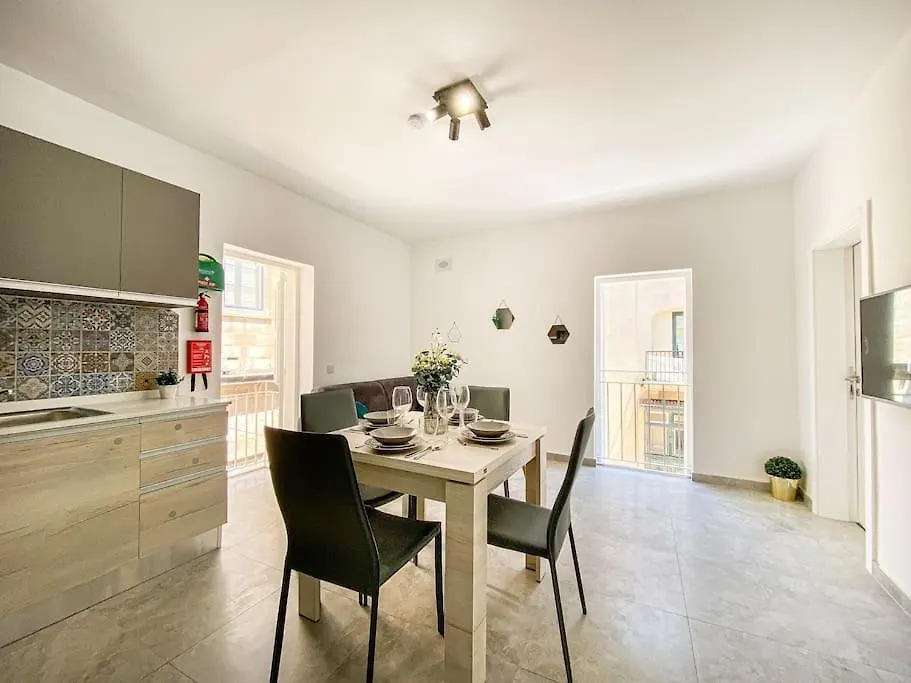 Lovely 1- Bedroom Apartment In Floriana  Il-Furjana